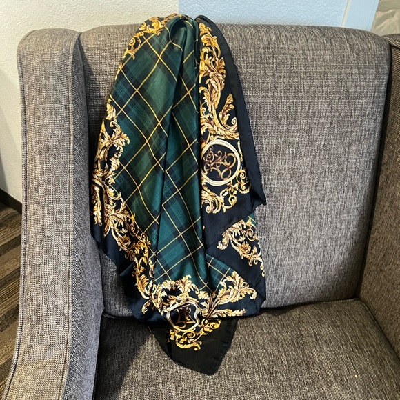 Silk scarf - Picture 7 of 10